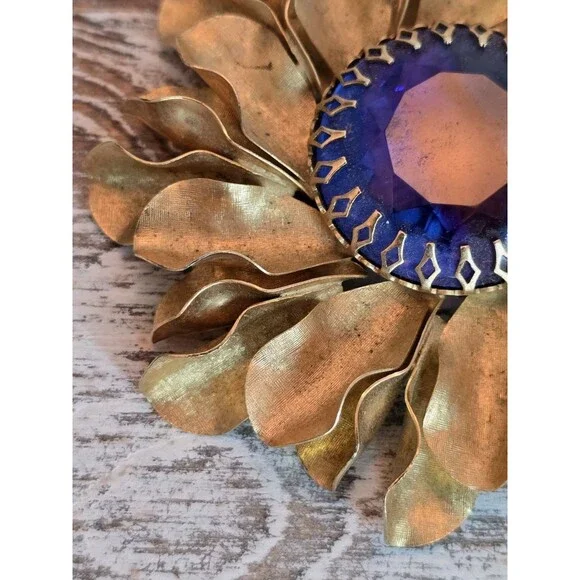 Vintage Style Gold Tone Flower Brooch Purple Blue Faceted Center Statement #351 - Picture 4 of 10